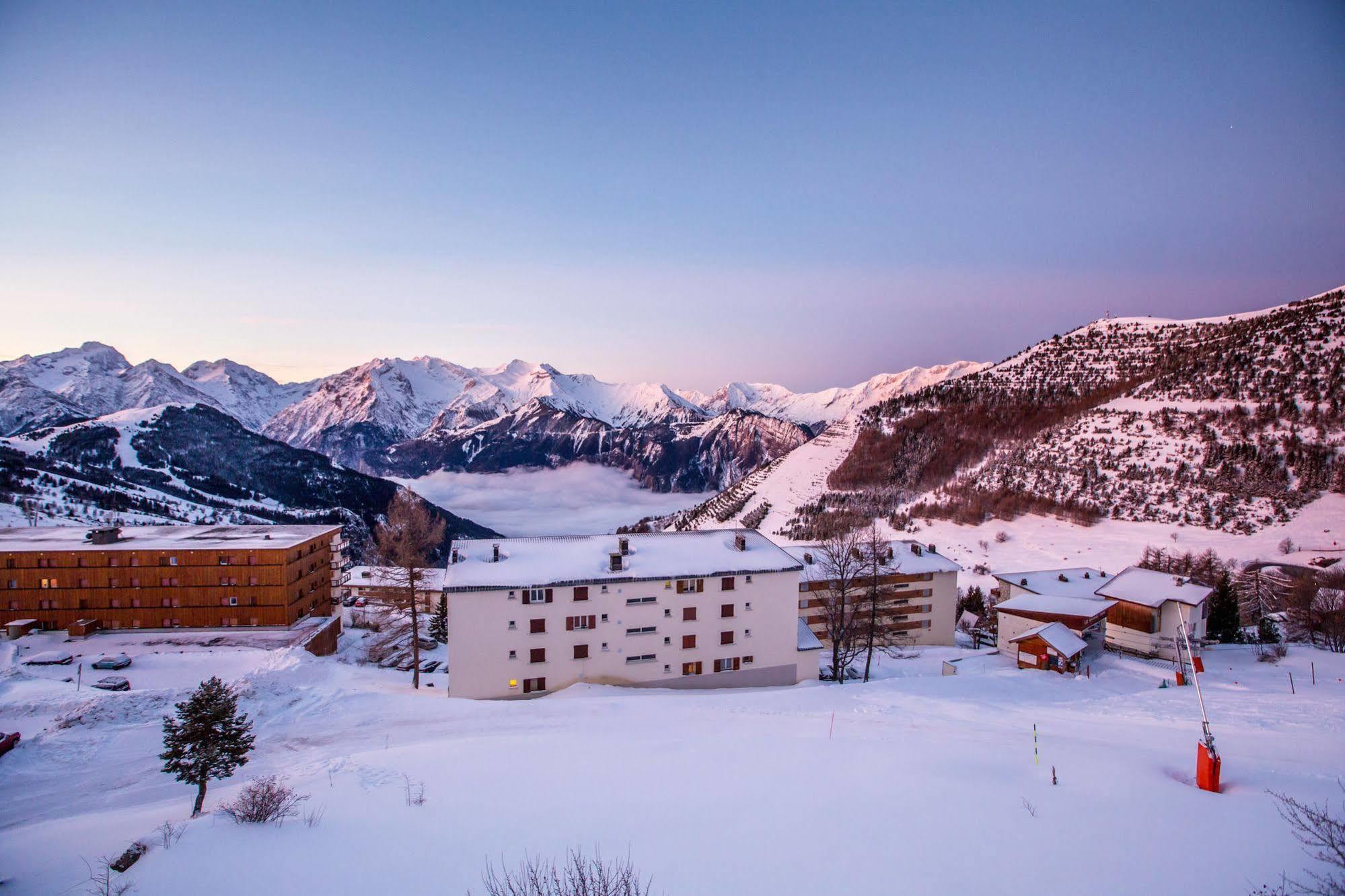 Langley Hotel Le Petit Prince Alpe d'Huez Exterior foto